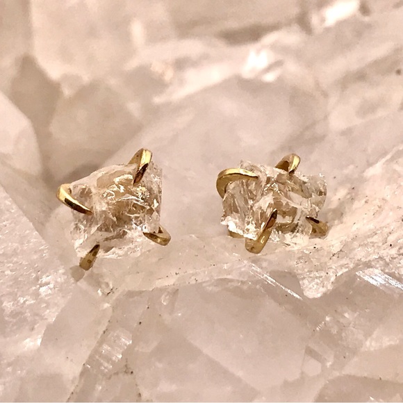 ✨Raw Quartz Crystal Stud Earrings✨ - Picture 3 of 7